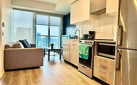 Cozy Condo Near Eatoncentre Mall